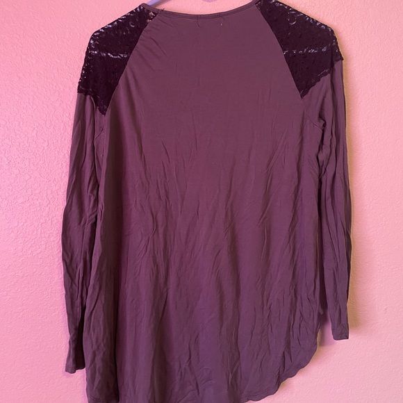 Old Navy Women’s Shirt - Picture 2 of 2